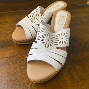 Spring Step White Leather Cutout Wedges Size 10